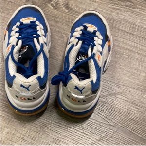 Boys cell Puma sneakers
